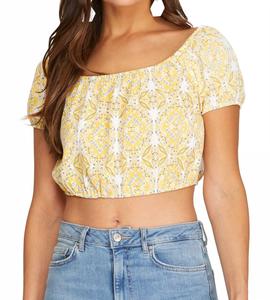 Желтый укороченный топ с пышными рукавами SHE + SKY