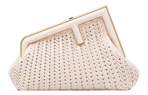 FENDI Кожаный клатч через плечо с одним ремнём