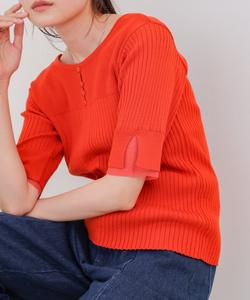 Вязаный топ с двусторонними отверстиями спереди и сзади