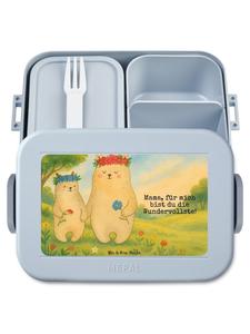 Mr. & Mrs. Panda В бенто-боксе изображен медведь с цветочным венком и надписью пастельно-голубого цвета