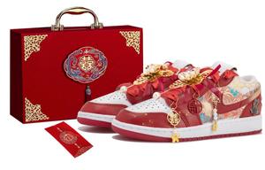 Кроссовки Air Jordan 1 Vintage Basketball Shoes Women's Low-top White/Gold/Red, белый/красный