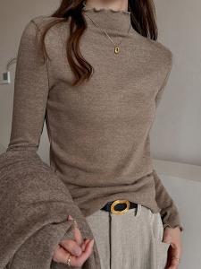 Женский топ с фестончатым высоким воротником и ребристой текстурой, сшитый по фигуре Doux Belle, цвет Mocha