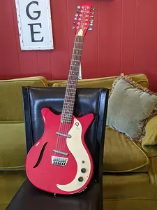 Danelectro Vintage 12-струнная 2025 года - Красный металлический