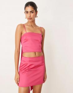 Укороченный атласный топ-топ на бретельках ASOS DESIGN ярко-розового цвета с поясом