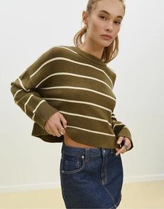 Укороченный трикотажный свитер Stradivarius Striped зеленого цвета