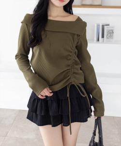 Топ с длинными рукавами и завязками по бокам, в рубчик.