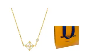 LOUIS VUITTON Кулон Lv Idylle Blossom из желтого золота с бриллиантами