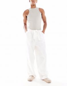 Широкие брюки ASOS DESIGN с поясом и складками спереди из ткани цвета экрю