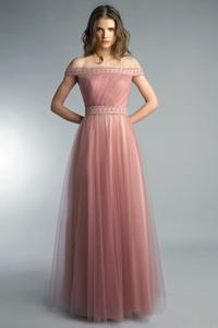 Платье с открытыми плечами Basix Black Label, розовый