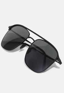 Солнцезащитные очки Giorgio Armani, черные