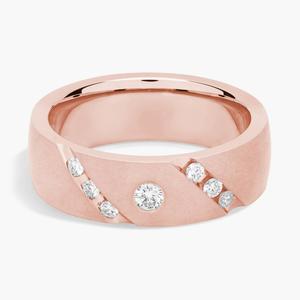 Обручальное кольцо с диагональной бриллиантовой отделкой из розового золота 18 карат (7 мм, 1/4 карата) Blue Nile