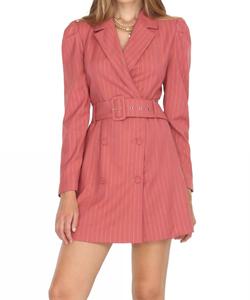 Кейла приталенное платье-пиджак с поясом в цвете пустынной розы Adelyn rae, розовый