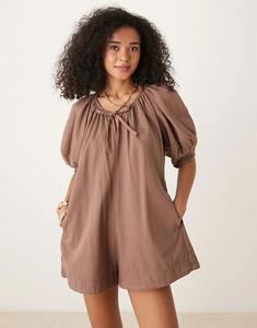 Мягкий джинсовый комбинезон ASOS DESIGN с рукавами-фонариками цвета мокко