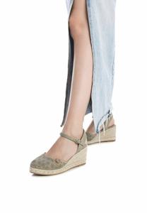 Босоножки на платформе Scarpe con plateau Refresh, цвет Kakhi