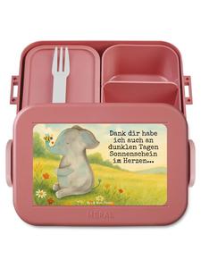 Mr. & Mrs. Panda Дизайн бенто-бокса с изображением слона и пчелы, надпись выполнена пастельно-красным цветом