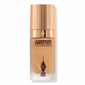 Безупречная тональная основа, нанесенная аэрографом Charlotte Tilbury, 8 Warm (medium with warm undertones)