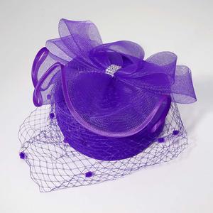 Шляпка-фасинатор с бантом и заостренным концом, выполненная из каменной сетки FASHNZFAB, фиолетовый