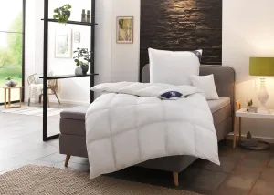 Пуховое одеяло SPESSARTTRAUM "Эксклюзив, одеяла для лета и зимы", наполнитель 100 % пух, класс 1, сертифицирован Downpass, чехол 100 % хлопок, экологичный (зеленого цвета) 155х220 см, белый