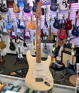 Fender Limited Edition Player II Stratocaster, гриф из жареного клена - Olympic White с синглами Fat '50s Custom Shop