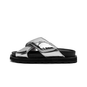 CHERYKALLY Скользостойкие антибактериальные слайдеры для женщин с защитой от запаха и устойчивостью к истиранию Space Silver, цвет Space Silver