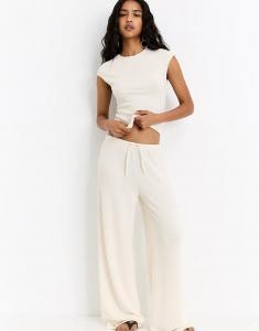 Широкие креповые брюки Pull&Bear бежевого цвета