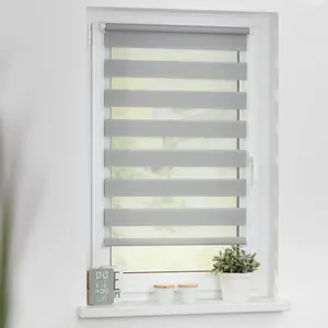 LICHTBLICK ORIGINAL двойные рулонные шторы «Duo Roller Blind Klemmfix, без сверления, с креплением», полупрозрачные, с креплением, легкая установка зажима без сверления. Подходит для окон и дверей, цвет grau + weiß