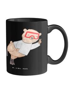 Кофейная кружка с мотивирующей цитатой инструктора по плаванию в черном цвете Mr. & Mrs. Panda
