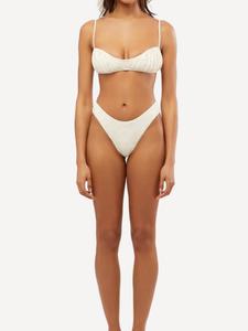 WeWoreWhat Классические плавки от бикини с вырезом и перфорацией, кремового цвета