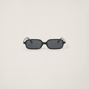 Солнцезащитные очки Miu Regard Miu Miu, серый