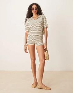 Короткий комбинезон ASOS DESIGN в желтую и шоколадную полоску