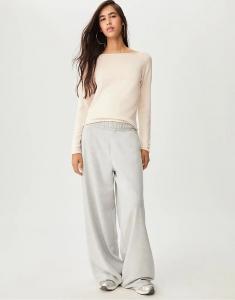 Приталенный свитер Stradivarius с вырезом-лодочкой цвета экрю