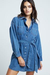 Платье рубашка из денима с поясом River Island, синий