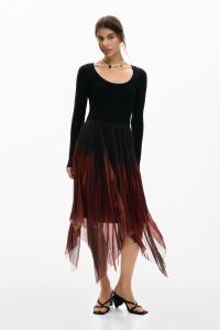 платье с длинными рукавами