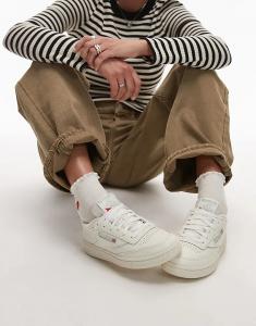 Кроссовки Reebok Club C 85 бежевого цвета