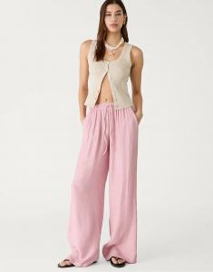 Брюки Stradivarius Petite из струящейся ткани пастельно-розового цвета