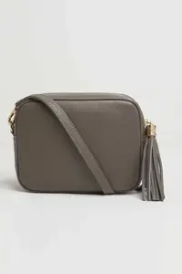 Сумка через плечо "Verona" с кисточками Betsy & Floss, серый