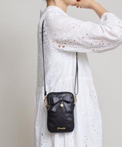 Солнечная сторона: сумочка в форме сердца с стеганой лентой и жемчугом Magine, цвет Black