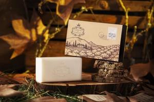 Открытка с упаковкой оранжевого мыла, Essencias de Portugal