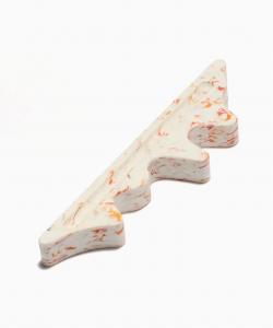 СВОБОДНОЕ МЕСТО СКУЛЬПТУРА ИЗ РАСПЛАВЛЕННЫХ БЛАГОВ