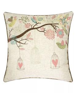 Квадратная декоративная подушка из льна Lilly с вышивкой Homey Cozy, белый