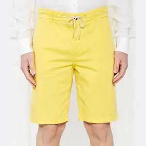 Зауженные шорты чиносы Boss, желтый