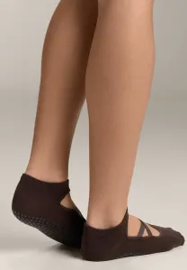 Пары кроссовок для йоги и пилатеса с перекрестными лямками. Oysho, Green