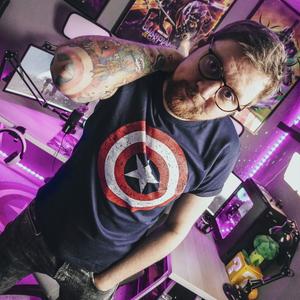 Капитан Америка - футболка с потертым логотипом в виде щита, синяя