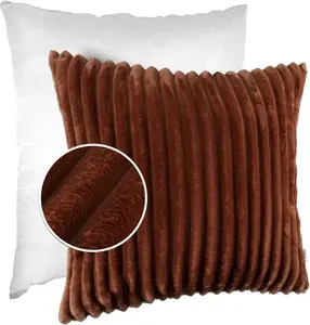 Декоративная подушка LILLI BIG CORD велюровая на молнии 40x40 см, однотонная, цвет UNI медный. Диванная подушка, простая в уходе.