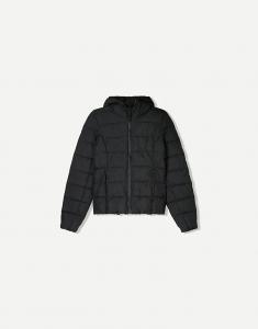 Легкая стеганая куртка Bershka черного цвета