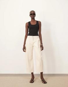 Джинсы ARRANGE с плиссировкой и бочкообразным кроем цвета экрю