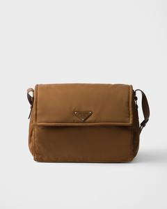 Сумка Prada Traveller большая стеганая наплечная из переработанного нейлона, коричневый