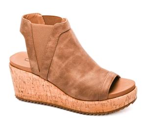 Женские удобные босоножки-клинки Easy Now в бежевом цвете Corkys Footwear