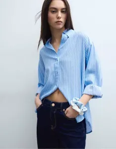 Небесно-голубая рубашка с эффектом льна Stradivarius