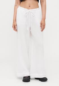 Брюки TROUSERS Gina Tricot Petite, белый